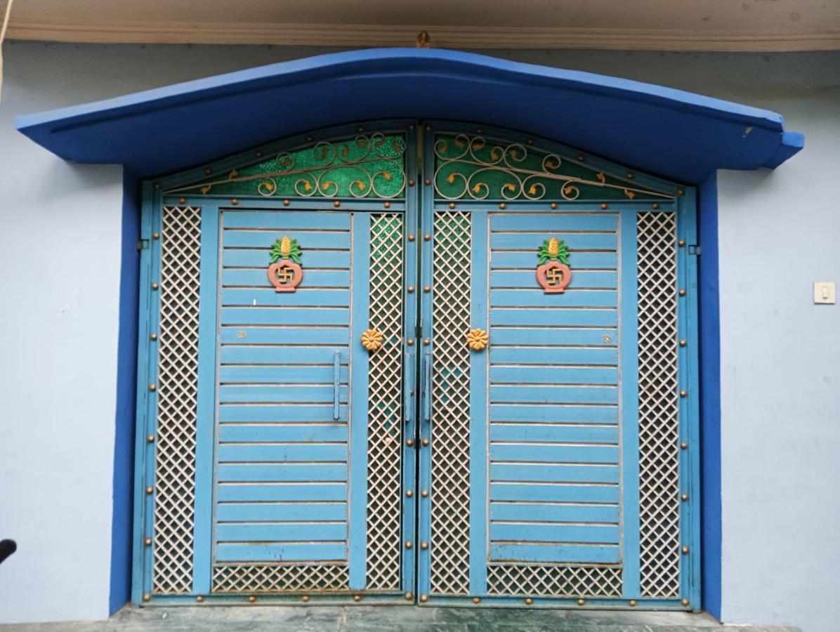 Trinetra Inn Varanasi Exterior foto